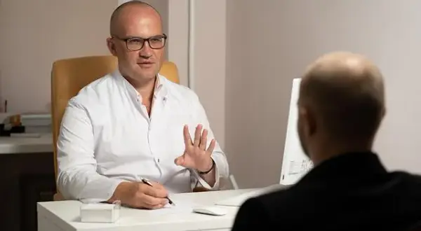 Czym zajmuje się urolog a czym nefrolog? Kluczowe różnice i porady