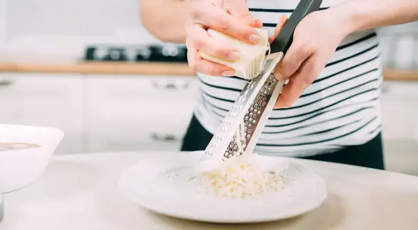 Czy w ciąży można jeść mozzarellę? Bezpieczne opcje i ryzyka